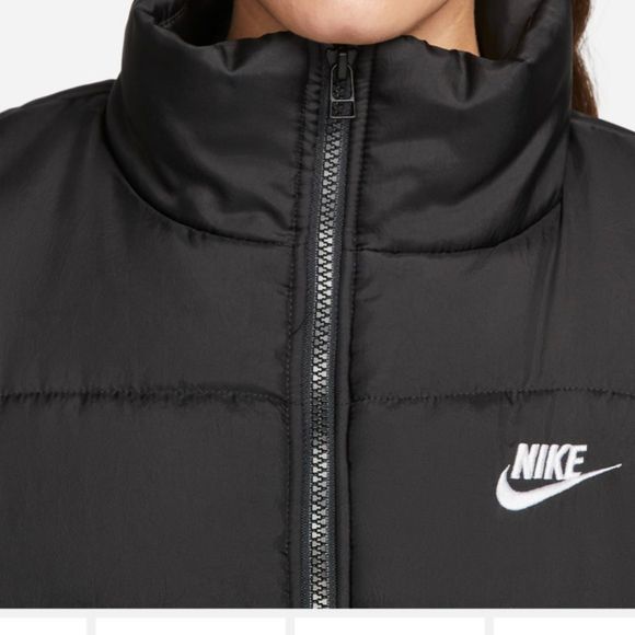 Nike NWT Sz M Black Sportswear Women's Classic Puffer Therma-FIT Loose Vest - Picture 4 of 15